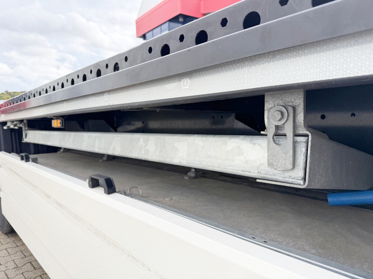 Krone SDP 27 SDP 27, Liftachse, Twist-Locks, 20/2x20/40Fuß, Neuwertig! - Полуприцеп бортовой/ Платформа: фото 2 Krone SDP 27 SDP 27, Liftachse, Twist-Locks, 20/2x20/40Fuß, Neuwertig! - Полуприцеп бортовой/ Платформа: фото 2