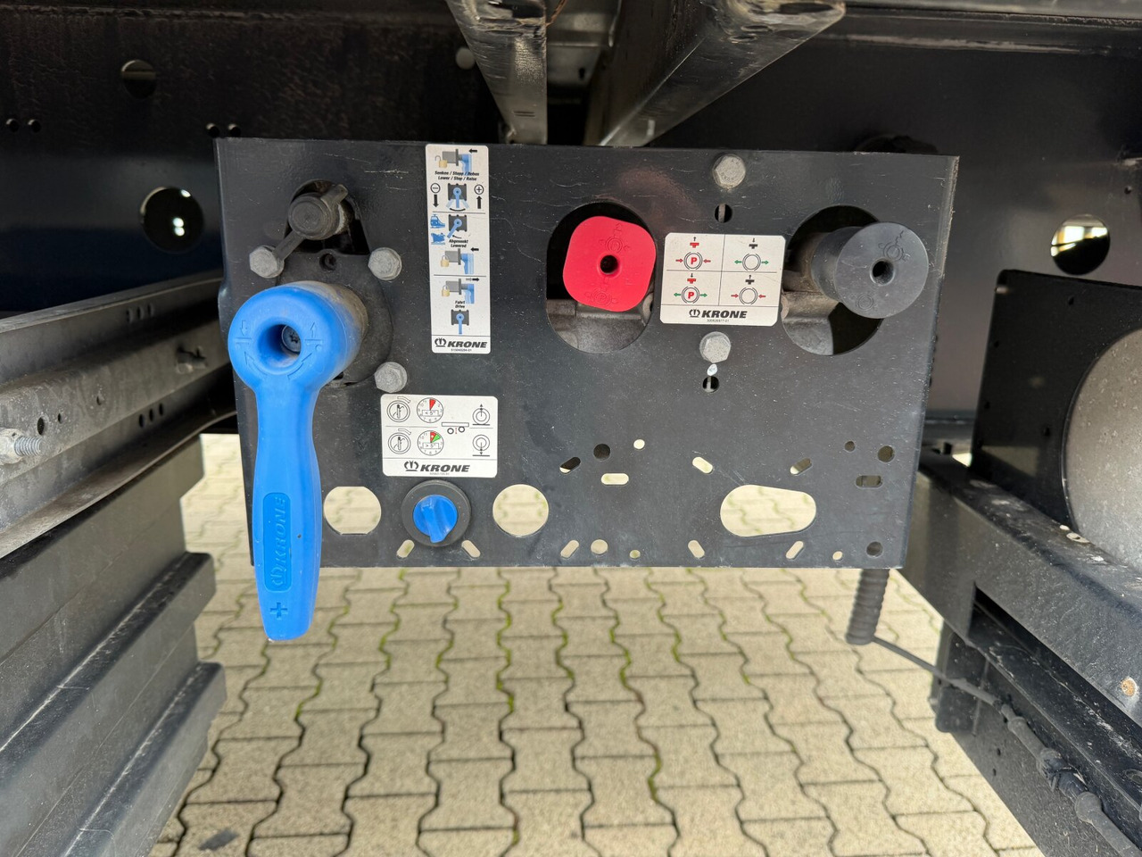 Krone SDP 27 SDP 27, Liftachse, Twist-Locks, 20/2x20/40Fuß, Neuwertig! - Полуприцеп бортовой/ Платформа: фото 4 Krone SDP 27 SDP 27, Liftachse, Twist-Locks, 20/2x20/40Fuß, Neuwertig! - Полуприцеп бортовой/ Платформа: фото 4