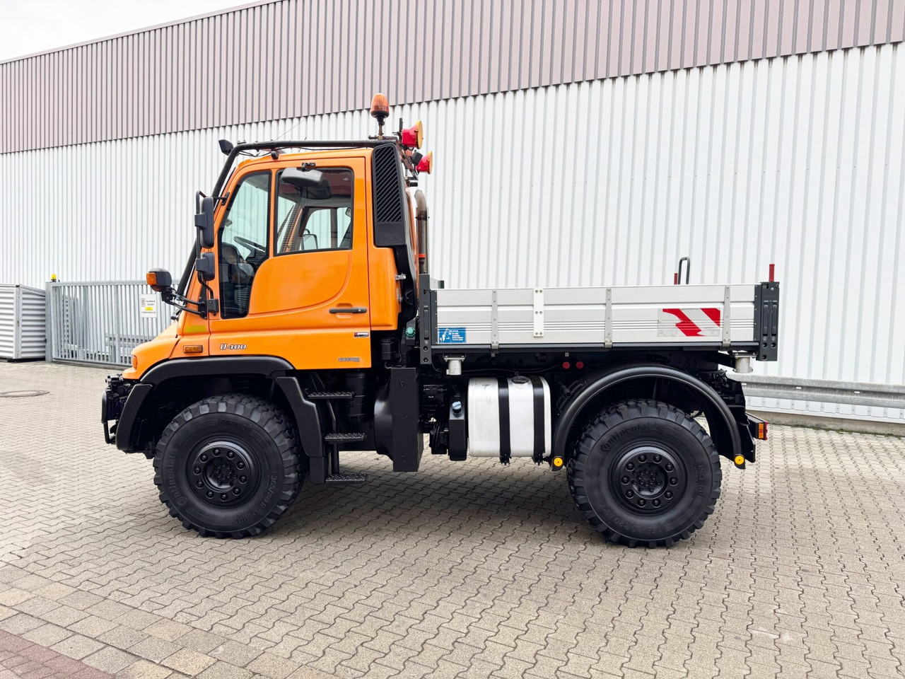 Unimog U 400 405/12 4x4 U 400 405/12 4x4, Kipper, Kommunalhydraulik, VarioPilot, Zapfwelle - Лёгкий коммерческий автомобиль: фото 2 Unimog U 400 405/12 4x4 U 400 405/12 4x4, Kipper, Kommunalhydraulik, VarioPilot, Zapfwelle - Лёгкий коммерческий автомобиль: фото 2