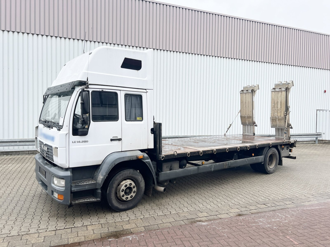 MAN LE 14.280 4x2 L LE 14.280 4x2 L, Maschinentransporter, 2x AHK - Грузовик бортовой/ Платформа: фото 1 MAN LE 14.280 4x2 L LE 14.280 4x2 L, Maschinentransporter, 2x AHK - Грузовик бортовой/ Платформа: фото 1