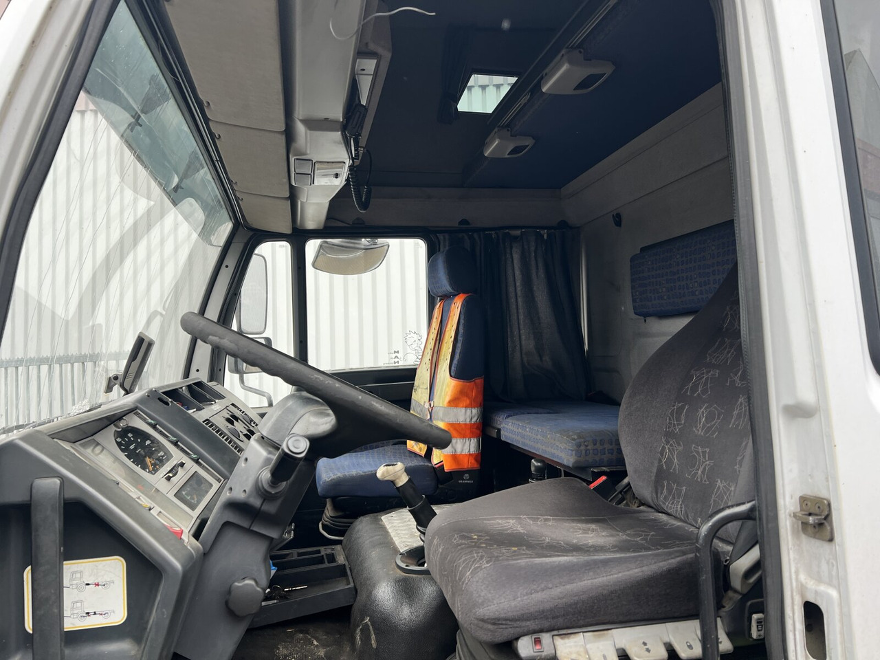 MAN LE 14.280 4x2 L LE 14.280 4x2 L, Maschinentransporter, 2x AHK - Грузовик бортовой/ Платформа: фото 4 MAN LE 14.280 4x2 L LE 14.280 4x2 L, Maschinentransporter, 2x AHK - Грузовик бортовой/ Платформа: фото 4