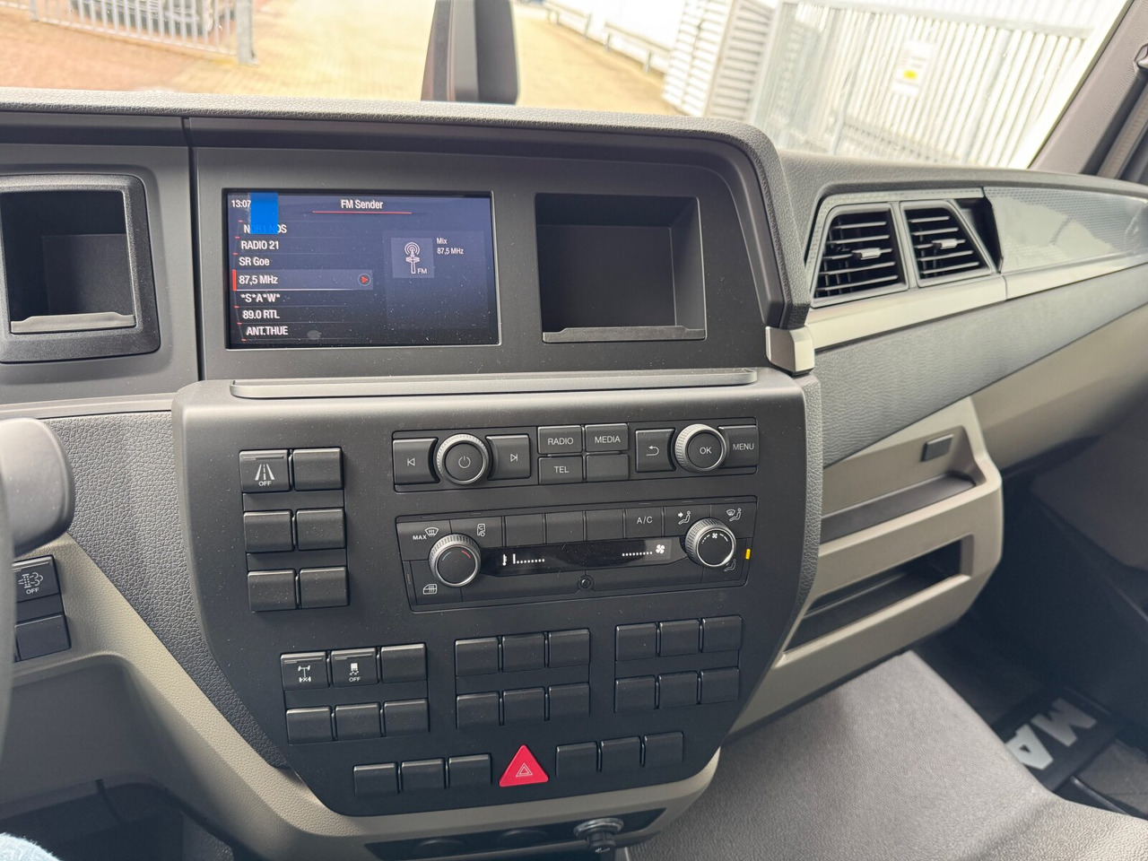 MAN TGL 8.160/190 4x2 BL CH TGL 8.160/190 4x2 BL CH - Грузовик бортовой/ Платформа: фото 3 MAN TGL 8.160/190 4x2 BL CH TGL 8.160/190 4x2 BL CH - Грузовик бортовой/ Платформа: фото 3