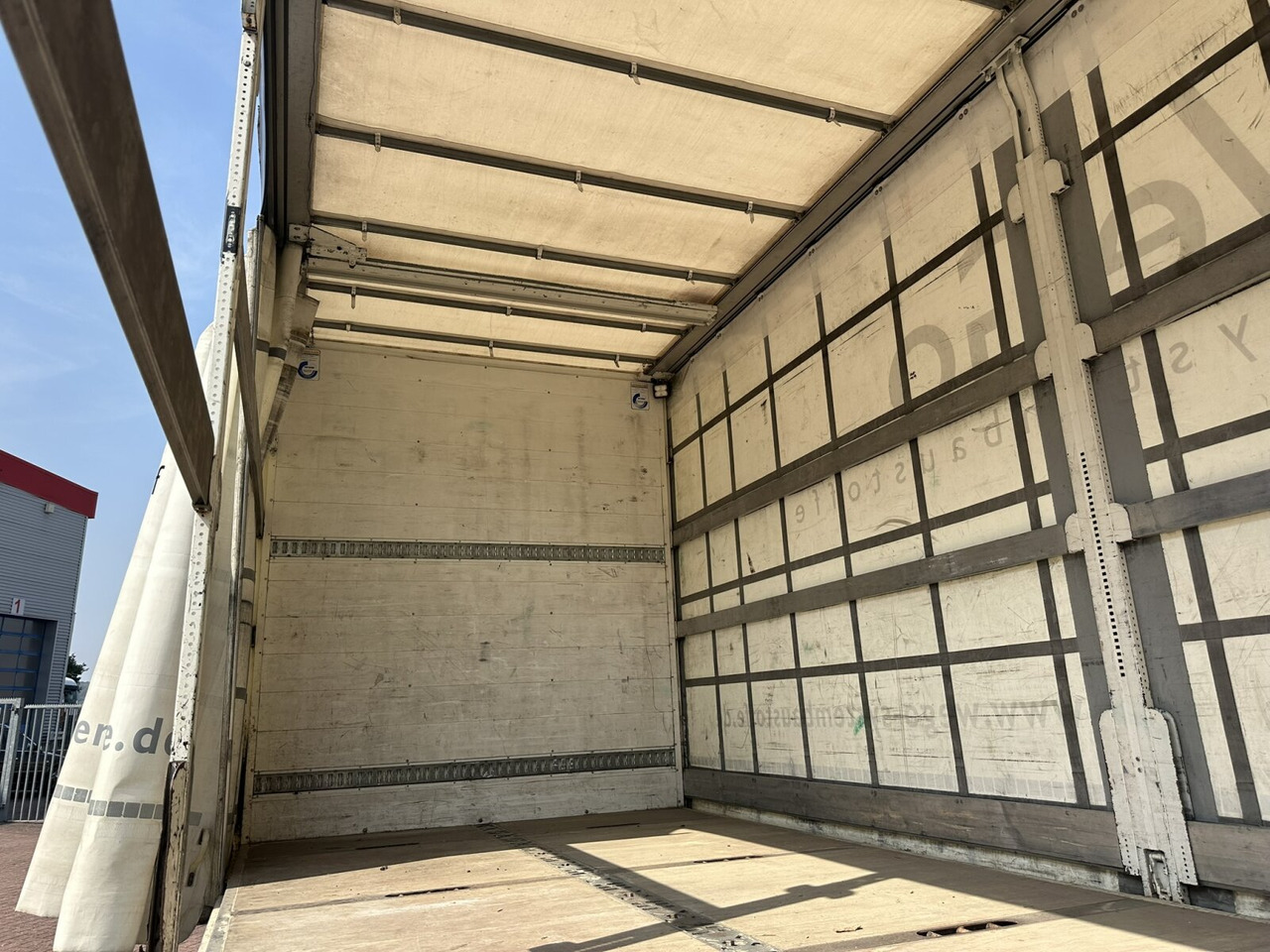 MAN TGS 26.400 6x2-4 LL TGS 26.400 6x2-4 LL, Lenk-/Lift, Edscha, Heckkran Palfinger PK23002-C + Jib PJ060A, Funk - Тентованный грузовик, Автоманипулятор: фото 3 MAN TGS 26.400 6x2-4 LL TGS 26.400 6x2-4 LL, Lenk-/Lift, Edscha, Heckkran Palfinger PK23002-C + Jib PJ060A, Funk - Тентованный грузовик, Автоманипулятор: фото 3