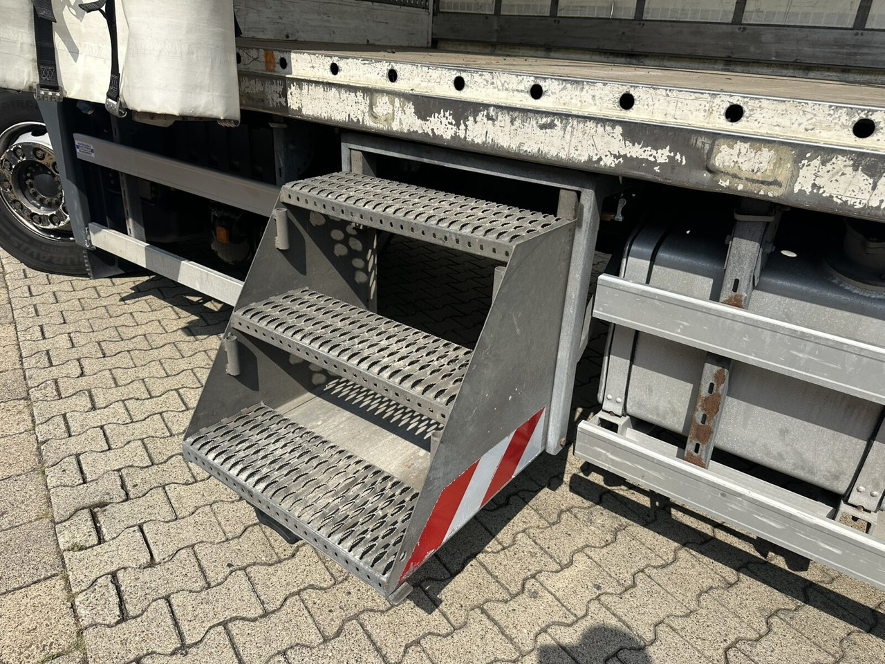 MAN TGS 26.400 6x2-4 LL TGS 26.400 6x2-4 LL, Lenk-/Lift, Edscha, Heckkran Palfinger PK23002-C + Jib PJ060A, Funk - Тентованный грузовик, Автоманипулятор: фото 3 MAN TGS 26.400 6x2-4 LL TGS 26.400 6x2-4 LL, Lenk-/Lift, Edscha, Heckkran Palfinger PK23002-C + Jib PJ060A, Funk - Тентованный грузовик, Автоманипулятор: фото 3