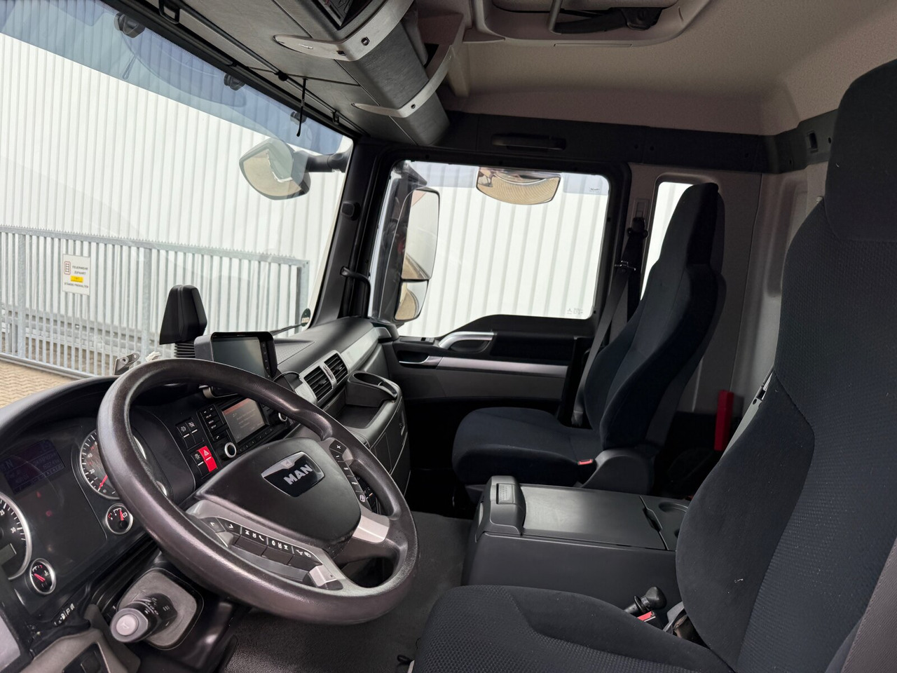 MAN TGS 26.400 6x2-4 LL TGS 26.400 6x2-4 LL, Lenk-/Lift, Hubdach - Грузовик бортовой/ Платформа, Автоманипулятор: фото 4 MAN TGS 26.400 6x2-4 LL TGS 26.400 6x2-4 LL, Lenk-/Lift, Hubdach - Грузовик бортовой/ Платформа, Автоманипулятор: фото 4