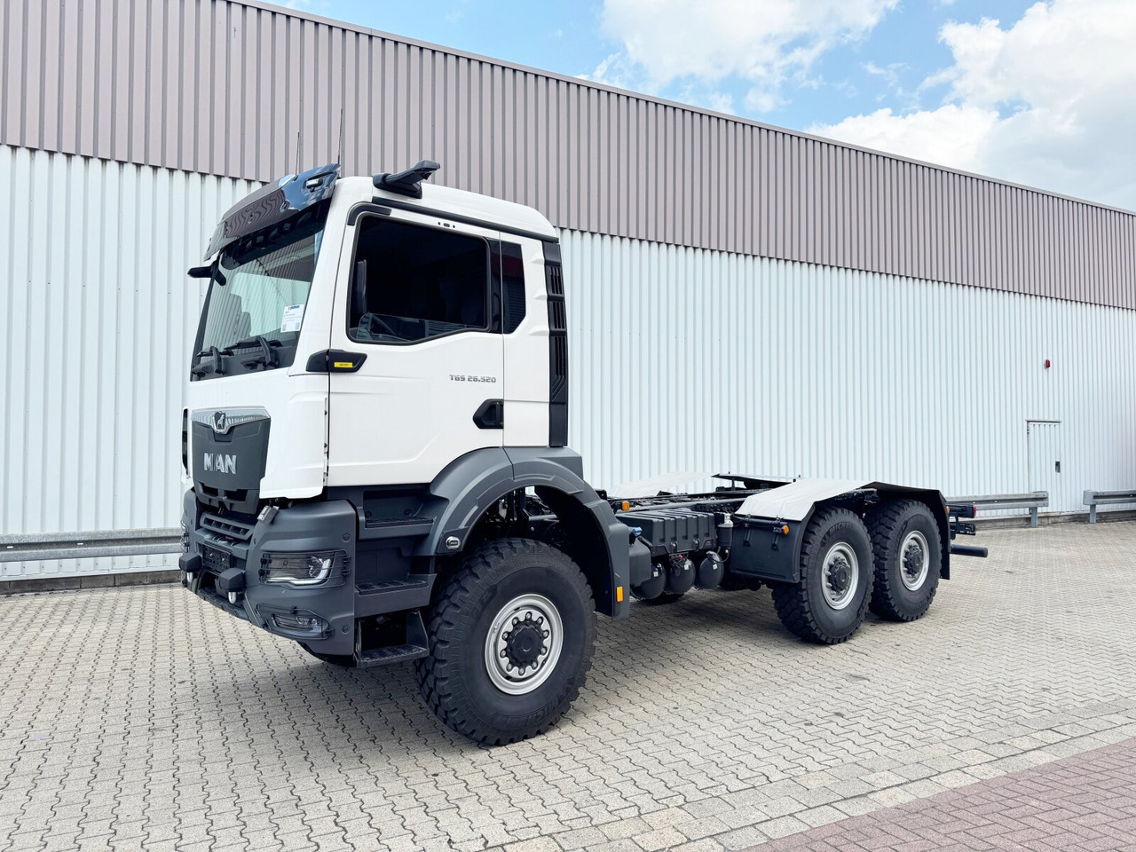 MAN TGS 26.520 6x6 BB TGS 26.520 6x6 BB, PriTarder, Navi, Optiview, Einzelbereifung - Грузовик-шасси: фото 1 MAN TGS 26.520 6x6 BB TGS 26.520 6x6 BB, PriTarder, Navi, Optiview, Einzelbereifung - Грузовик-шасси: фото 1