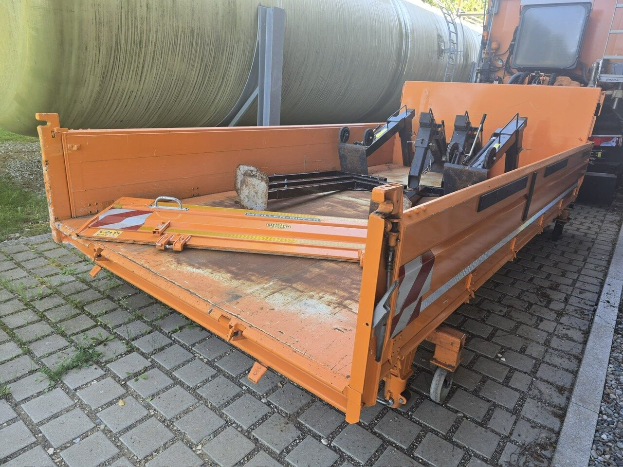 MAN TGS 28.400 6x4-4 BL TGS 28.400 6x4-4 BL, EEV, Lenk-/Liftachse, Wechselsystem Kipper/Salzsteuer - Самосвал: фото 2 MAN TGS 28.400 6x4-4 BL TGS 28.400 6x4-4 BL, EEV, Lenk-/Liftachse, Wechselsystem Kipper/Salzsteuer - Самосвал: фото 2