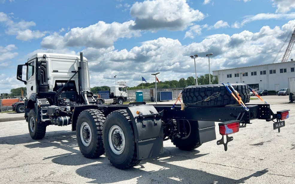 MAN TGS 33.440 6x6 BB CH TGS 33.440 6x6 BB CH, Euro2, Einzelbereifung - Грузовик-шасси: фото 4 MAN TGS 33.440 6x6 BB CH TGS 33.440 6x6 BB CH, Euro2, Einzelbereifung - Грузовик-шасси: фото 4