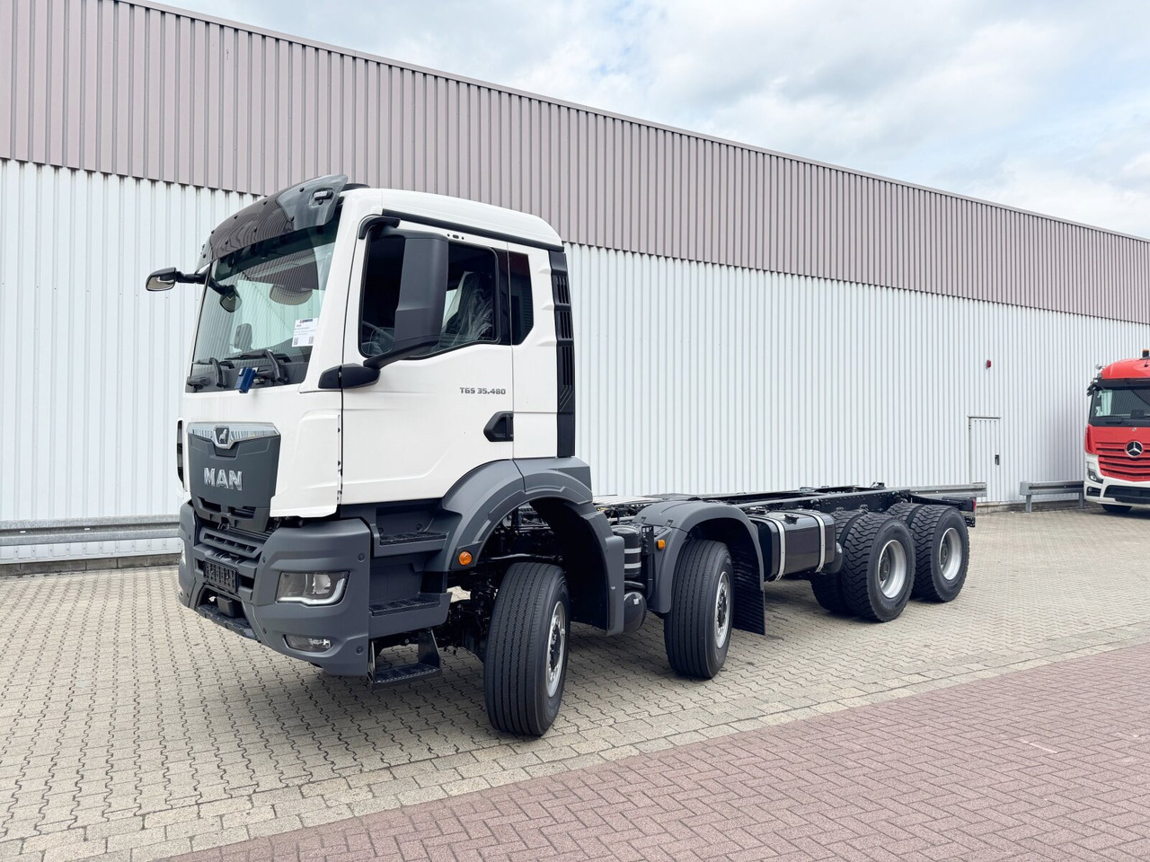 MAN TGS 35.480 8x8 BB CH TGS 35.480 8x8 BB CH, Hohe Bauart, Nebenantrieb - Грузовик-шасси: фото 1 MAN TGS 35.480 8x8 BB CH TGS 35.480 8x8 BB CH, Hohe Bauart, Nebenantrieb - Грузовик-шасси: фото 1