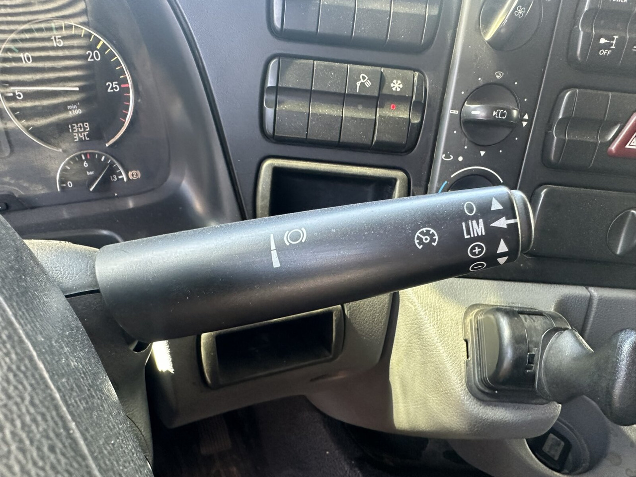 Mercedes-Benz Actros 2532 L 6x2 Actros 2532/41 L 6x2, EEV, Lenkachse - Грузовик-шасси: фото 4 Mercedes-Benz Actros 2532 L 6x2 Actros 2532/41 L 6x2, EEV, Lenkachse - Грузовик-шасси: фото 4