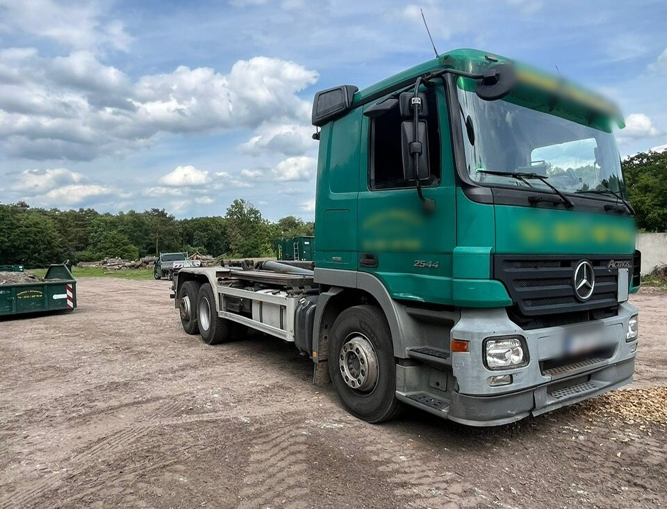 Mercedes-Benz Actros 2544 L 6x2 Actros 2544 L 6x2, Lenkachse, 2x AHK - Грузовик-шасси: фото 1 Mercedes-Benz Actros 2544 L 6x2 Actros 2544 L 6x2, Lenkachse, 2x AHK - Грузовик-шасси: фото 1