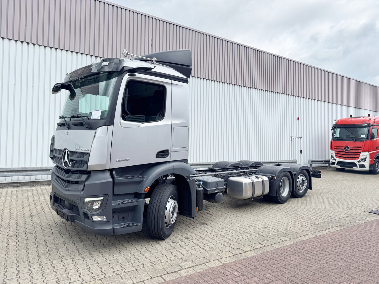 Mercedes-Benz Actros 2546 L 6x2 Actros 2546 L 6x2, Retarder, Lenk-/Lift, LED, Navi, ADR, MirrorCam, MultimediaCockpit - Грузовик-шасси: фото 1 Mercedes-Benz Actros 2546 L 6x2 Actros 2546 L 6x2, Retarder, Lenk-/Lift, LED, Navi, ADR, MirrorCam, MultimediaCockpit - Грузовик-шасси: фото 1