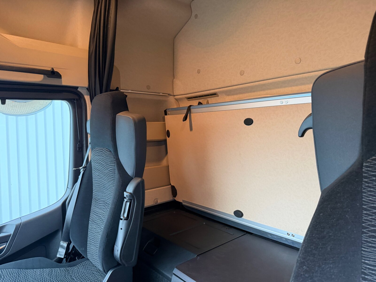 Mercedes-Benz Actros 2546 L 6x2 Actros 2546 L 6x2, Retarder, Lenk-/Liftachse, MultimediaCockpit, StreamSpace - Грузовик-шасси: фото 5 Mercedes-Benz Actros 2546 L 6x2 Actros 2546 L 6x2, Retarder, Lenk-/Liftachse, MultimediaCockpit, StreamSpace - Грузовик-шасси: фото 5