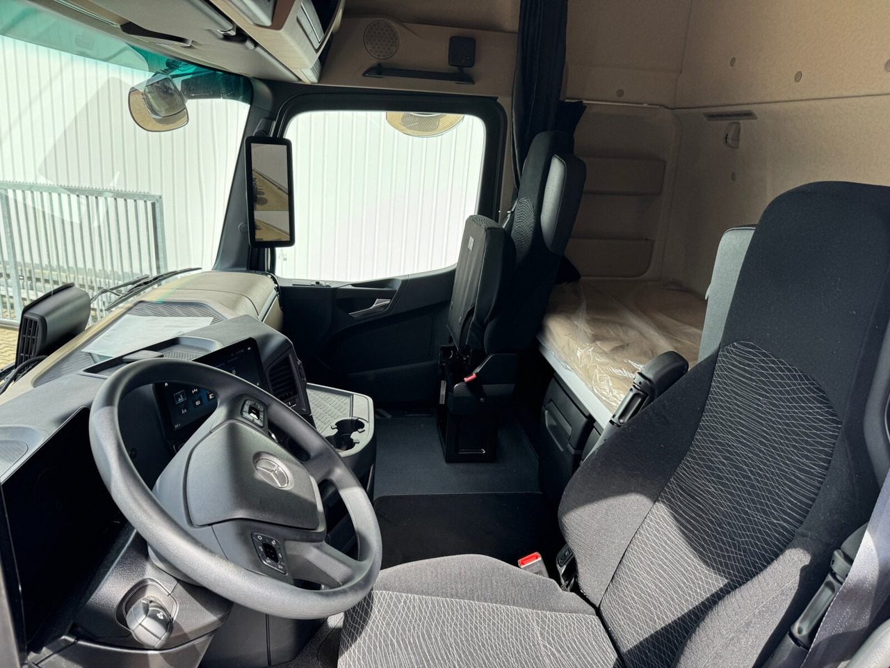Mercedes-Benz Actros 2548 L 6x2 Actros 2548 L 6x2, Retarder, Lenk-/Liftachse, Navi, MirrorCam, MultimediaCockpit - Грузовик-шасси: фото 3 Mercedes-Benz Actros 2548 L 6x2 Actros 2548 L 6x2, Retarder, Lenk-/Liftachse, Navi, MirrorCam, MultimediaCockpit - Грузовик-шасси: фото 3