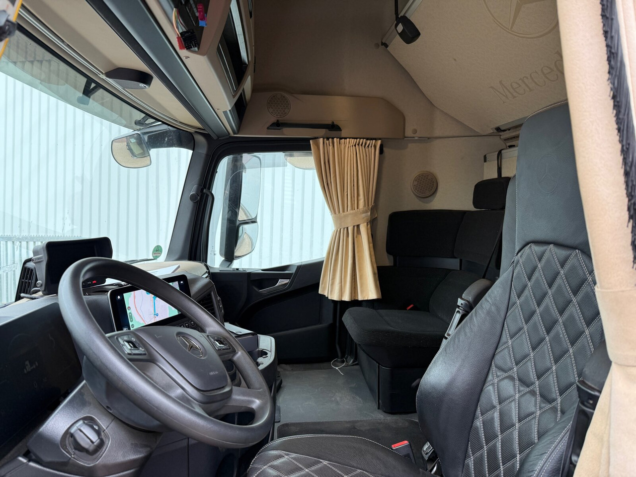 Mercedes-Benz Actros 2552 L 6x2 Actros 2552 L 6x2, Lenk/Lift, Retarder, GigaSpace, LED, Motorabtrieb, Meiller Tectrum, Funk - Крюковой мультилифт: фото 5 Mercedes-Benz Actros 2552 L 6x2 Actros 2552 L 6x2, Lenk/Lift, Retarder, GigaSpace, LED, Motorabtrieb, Meiller Tectrum, Funk - Крюковой мультилифт: фото 5