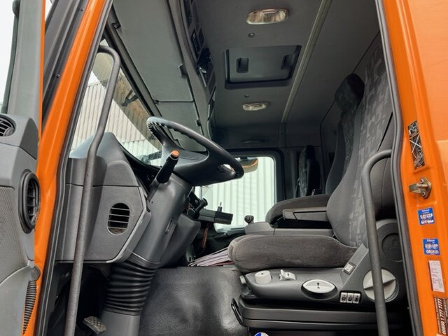 Фото интерьера 1: Грузовик-шасси Mercedes-Benz Actros 2632/41 6x4 Actros 2632/41 6x4
