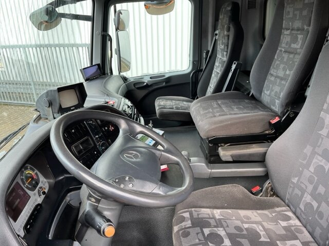 Фото интерьера 2: Грузовик-шасси Mercedes-Benz Actros 2632/41 6x4 Actros 2632/41 6x4