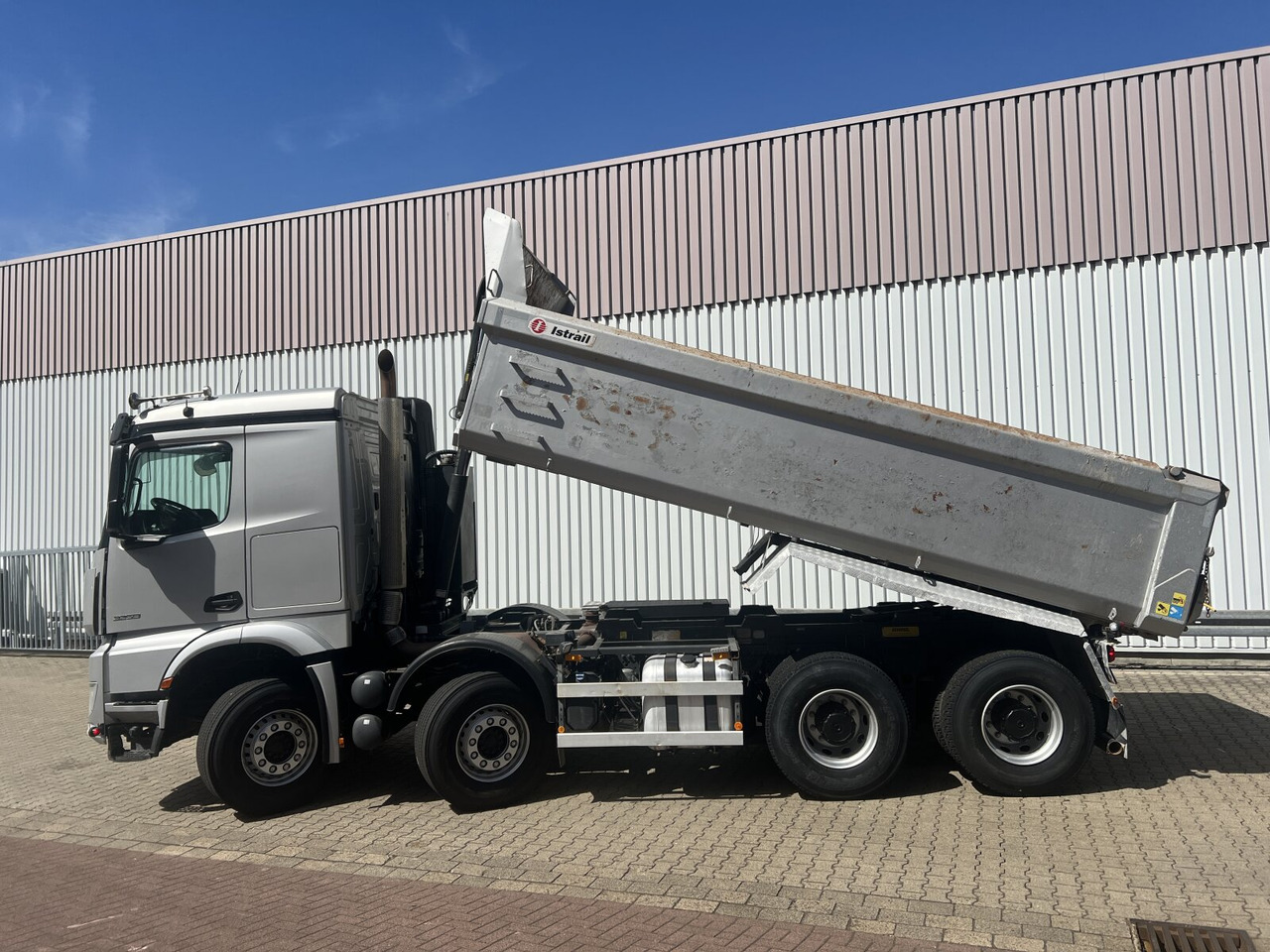 Внедорожный самосвал Mercedes-Benz Arocs 3251 LK 8x4/4 Arocs 3251 LK 8x4/4, Retarder, Stahlmulde ca. 15m³, hydr. Heckklappe: фото 12