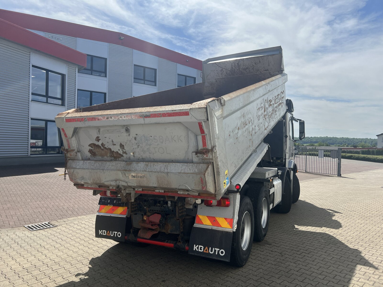 Внедорожный самосвал Mercedes-Benz Arocs 3251 LK 8x4/4 Arocs 3251 LK 8x4/4, Retarder, Stahlmulde ca. 15m³, hydr. Heckklappe: фото 10