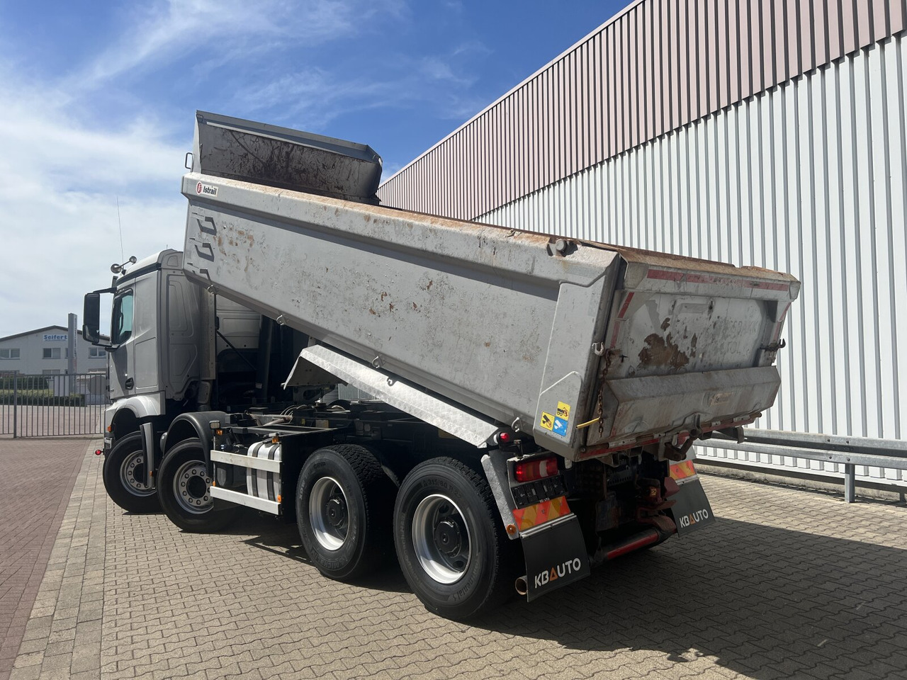 Внедорожный самосвал Mercedes-Benz Arocs 3251 LK 8x4/4 Arocs 3251 LK 8x4/4, Retarder, Stahlmulde ca. 15m³, hydr. Heckklappe: фото 11