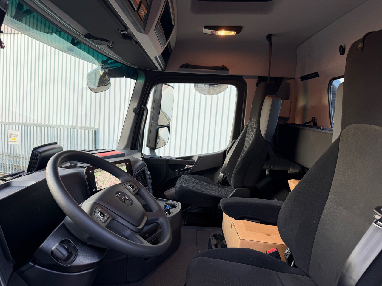 Mercedes-Benz Arocs 3253 L 8x4/4 Arocs 3253 L 8x4/4, MultimediaCockpit, Navi, Motorabtrieb - Крюковой мультилифт: фото 3 Mercedes-Benz Arocs 3253 L 8x4/4 Arocs 3253 L 8x4/4, MultimediaCockpit, Navi, Motorabtrieb - Крюковой мультилифт: фото 3