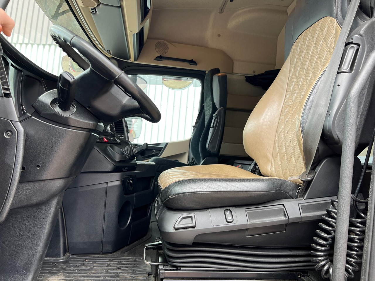 Mercedes-Benz Arocs 3263 8x4/4 Arocs 3263 8x4/4, Retarder, Stahlmulde ca.14m³, Hydr. Heckklappe - Самосвал: фото 4 Mercedes-Benz Arocs 3263 8x4/4 Arocs 3263 8x4/4, Retarder, Stahlmulde ca.14m³, Hydr. Heckklappe - Самосвал: фото 4