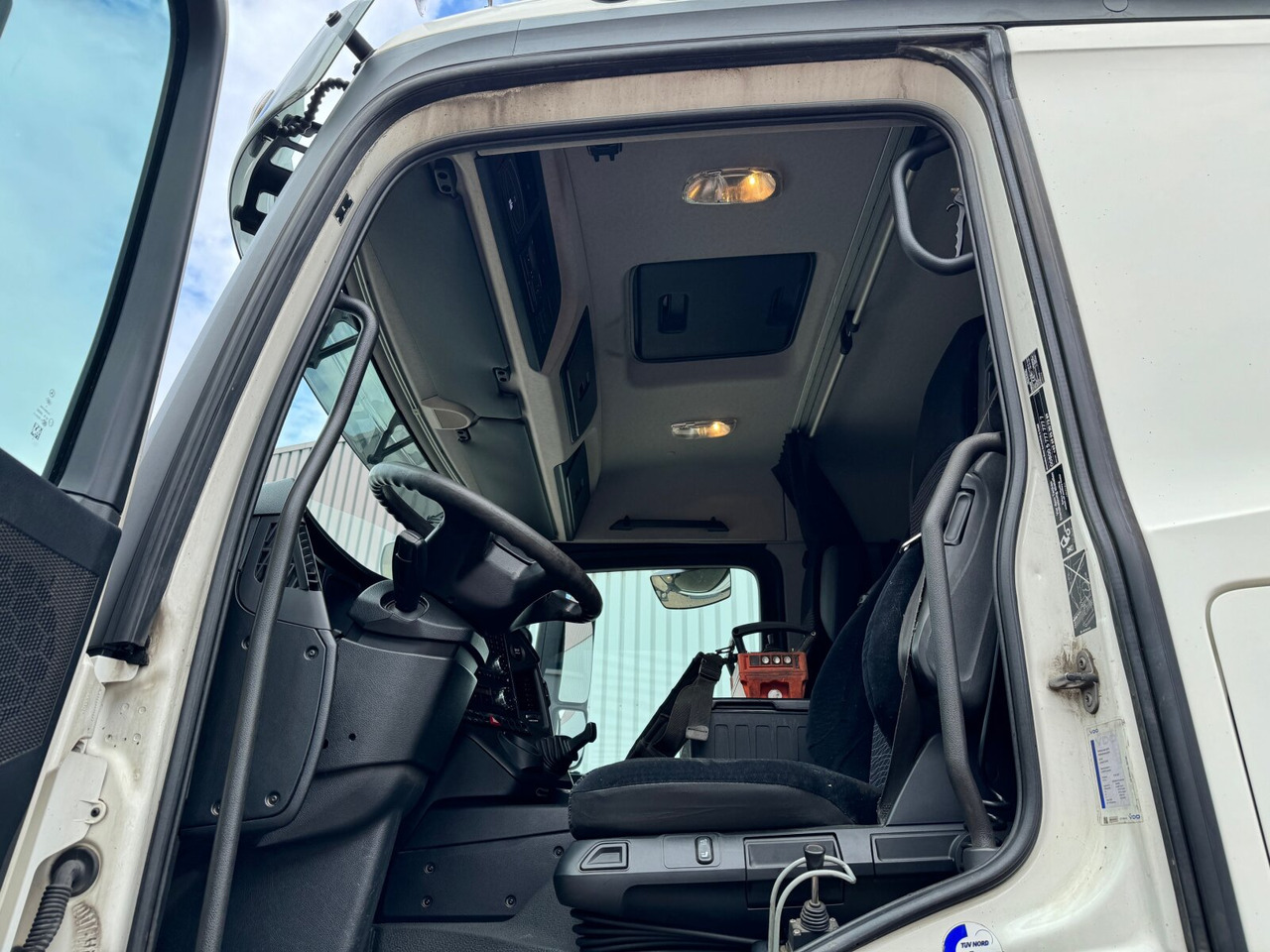 Mercedes-Benz Arocs 3351 AK 6x6 Arocs 3351 AK 6x6, Retarder, Navi, Grounder, Kran Atlas AK 190.2E, Funk - Крюковой мультилифт, Автоманипулятор: фото 5 Mercedes-Benz Arocs 3351 AK 6x6 Arocs 3351 AK 6x6, Retarder, Navi, Grounder, Kran Atlas AK 190.2E, Funk - Крюковой мультилифт, Автоманипулятор: фото 5