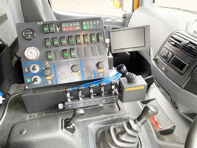 Mercedes-Benz Atego 1324 4x2 Atego 1324 4x2, Kehrmaschine Explorer 8 - Подметально-уборочная машина: фото 3 Mercedes-Benz Atego 1324 4x2 Atego 1324 4x2, Kehrmaschine Explorer 8 - Подметально-уборочная машина: фото 3