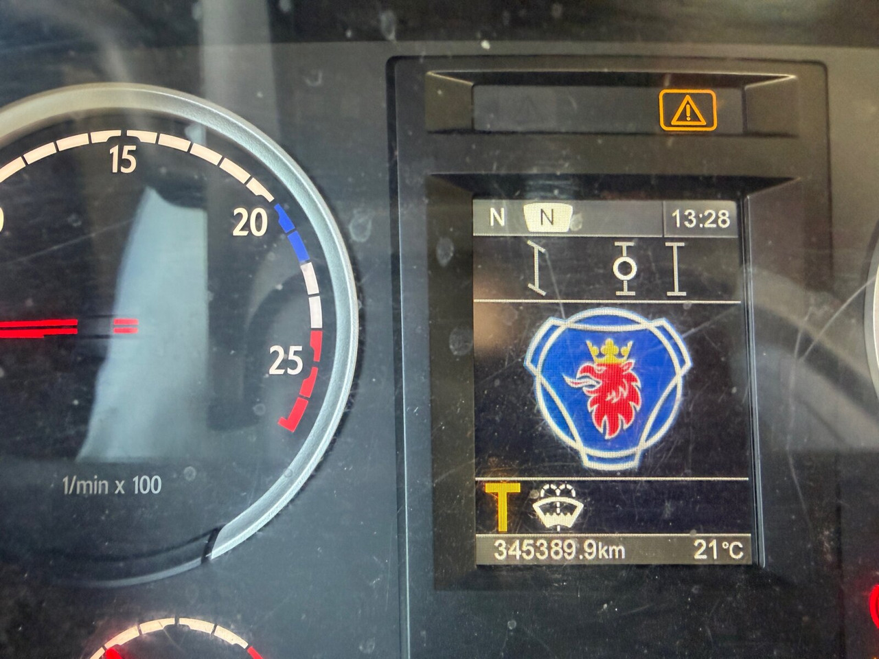 Scania P 320 6x2-4 P 320 6x2-4, Lenk-/Liftachse, Tele-Absetzanlage, Funk - Портальный бункеровоз: фото 4 Scania P 320 6x2-4 P 320 6x2-4, Lenk-/Liftachse, Tele-Absetzanlage, Funk - Портальный бункеровоз: фото 4