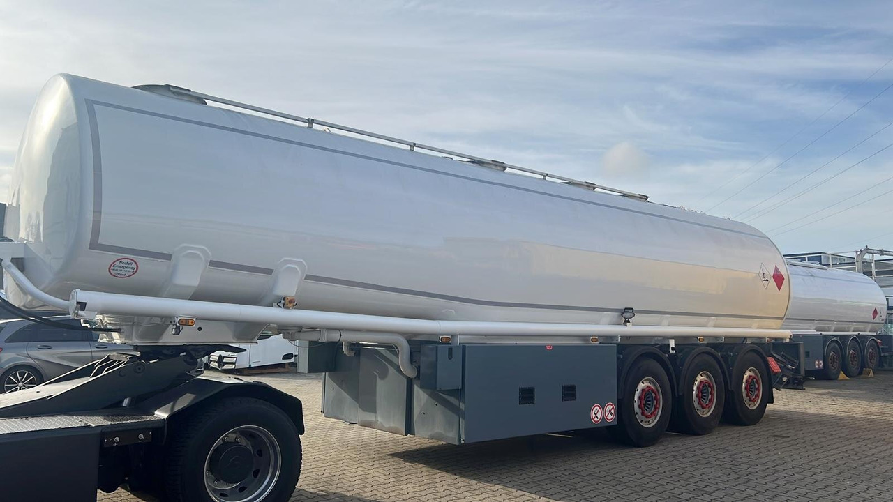 TAL-A-ZE 44,0 TAL-A-ZE 44,0, 43.500l, 4 Kammern, Untenbefüllung - Полуприцеп-цистерна: фото 1 TAL-A-ZE 44,0 TAL-A-ZE 44,0, 43.500l, 4 Kammern, Untenbefüllung - Полуприцеп-цистерна: фото 1