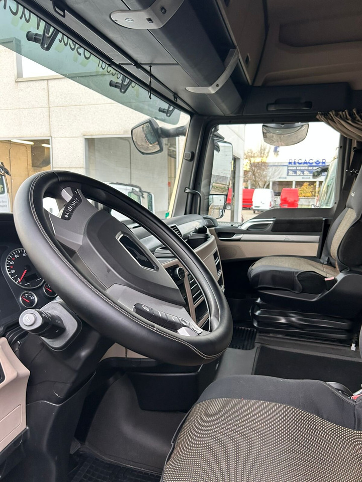 MAN TGX 33.580 6x4 BB TGX 33.580 6x4 BB, Retarder, zZGG 150.000kg - Тягач: фото 5 MAN TGX 33.580 6x4 BB TGX 33.580 6x4 BB, Retarder, zZGG 150.000kg - Тягач: фото 5