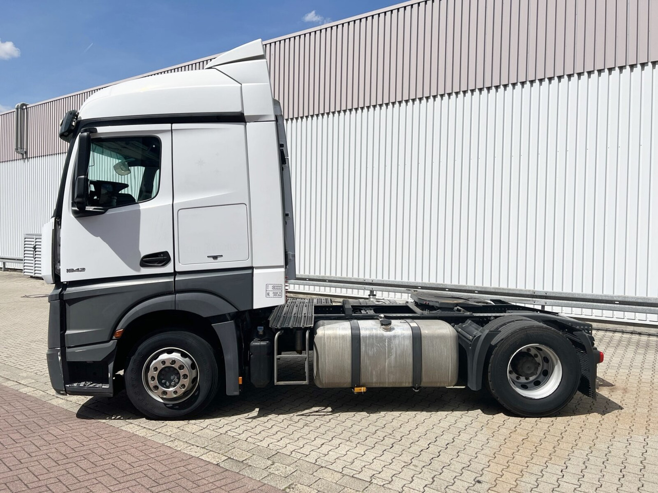 Mercedes-Benz Actros 1842 LS 4x2 Actros 1842 LS 4x2, 7x VORHANDEN - Тягач: фото 2 Mercedes-Benz Actros 1842 LS 4x2 Actros 1842 LS 4x2, 7x VORHANDEN - Тягач: фото 2