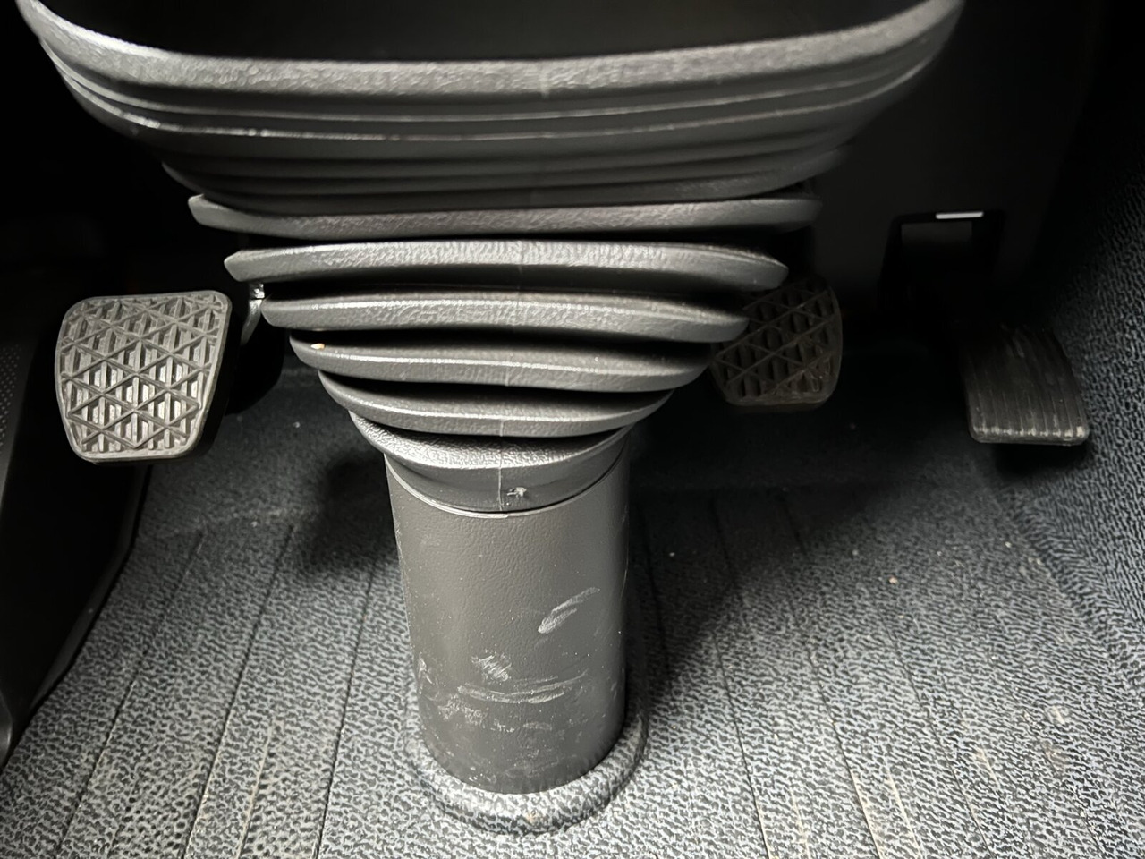 Mercedes-Benz Actros 2141 K 4x2 Actros 2141 K 4x2 - Тягач: фото 4 Mercedes-Benz Actros 2141 K 4x2 Actros 2141 K 4x2 - Тягач: фото 4