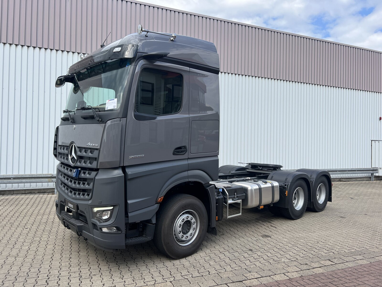 Mercedes-Benz Actros 3363 LS 6x4 Actros 3363 LS 6x4, Retarder, SoloStar, MultimediaCockpit, Navi, LED - Тягач: фото 1 Mercedes-Benz Actros 3363 LS 6x4 Actros 3363 LS 6x4, Retarder, SoloStar, MultimediaCockpit, Navi, LED - Тягач: фото 1