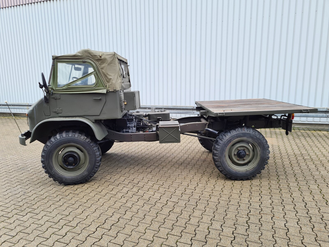Грузовик бортовой/ Платформа Unimog 404 4x4 S Cabrio 404 4x4 S Cabrio, Benziner: фото 8 Грузовик бортовой/ Платформа Unimog 404 4x4 S Cabrio 404 4x4 S Cabrio, Benziner: фото 8