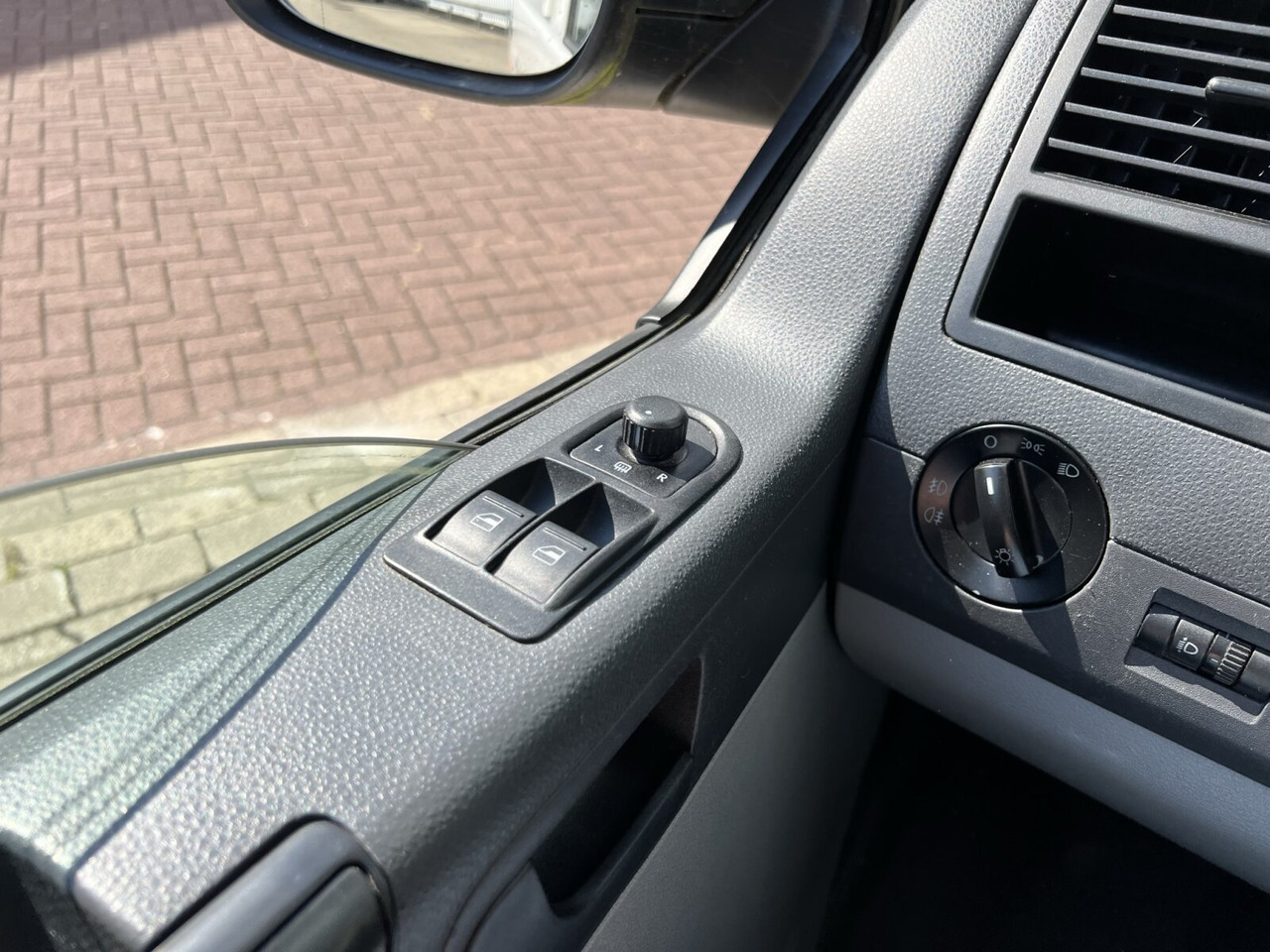 Машина скорой помощи Volkswagen T5 2.0 TDI 4x2 T5 2.0 TDI 4x2, Krankenwagen: фото 7 Машина скорой помощи Volkswagen T5 2.0 TDI 4x2 T5 2.0 TDI 4x2, Krankenwagen: фото 7