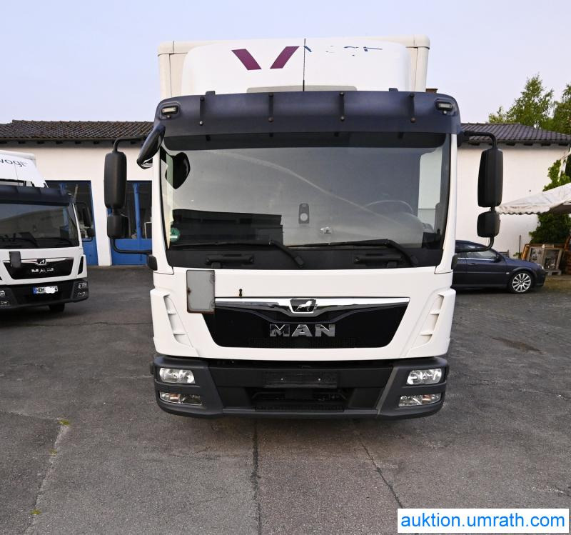 MAN MAN TGL 12.250 4x2 L/BL Koffer Ladebordwand Klimaautomatik NAVI Luftfederung Automatikgetriebe EURO 6 - Грузовик с закрытым кузовом: фото 3 MAN MAN TGL 12.250 4x2 L/BL Koffer Ladebordwand Klimaautomatik NAVI Luftfederung Automatikgetriebe EURO 6 - Грузовик с закрытым кузовом: фото 3