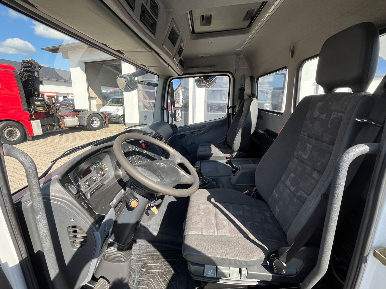 Грузовик с подъемником Mercedes-Benz Atego 816 ESDA TG 1800 Steiger 1000V isoliert: фото 9 Грузовик с подъемником Mercedes-Benz Atego 816 ESDA TG 1800 Steiger 1000V isoliert: фото 9