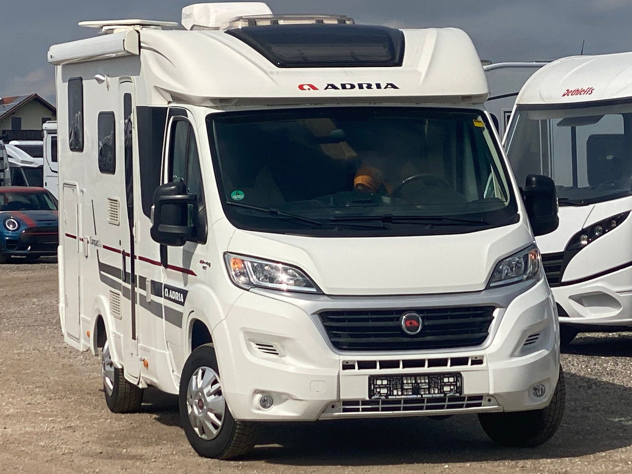 Adria Compact SL - Полуинтегрированный автодом: фото 1 Adria Compact SL - Полуинтегрированный автодом: фото 1