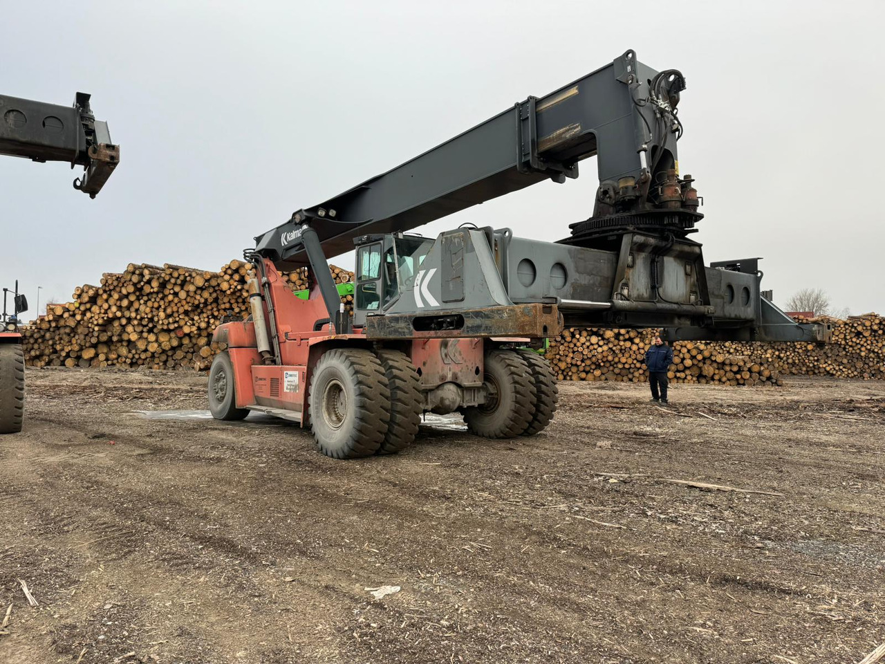 KALMAR DRF420-60S5 BJ: 2007 BStd: 32773h - Контейнерный погрузчик: фото 1 KALMAR DRF420-60S5 BJ: 2007 BStd: 32773h - Контейнерный погрузчик: фото 1