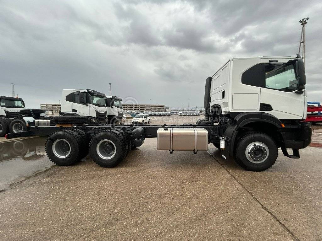 IVECO T-WAY Chassis 6×4 – GVW 33.5 Ton approx. (Tyres 12.00R20) Wheelbase 4200 MY25 - Грузовик-шасси: фото 2 IVECO T-WAY Chassis 6×4 – GVW 33.5 Ton approx. (Tyres 12.00R20) Wheelbase 4200 MY25 - Грузовик-шасси: фото 2