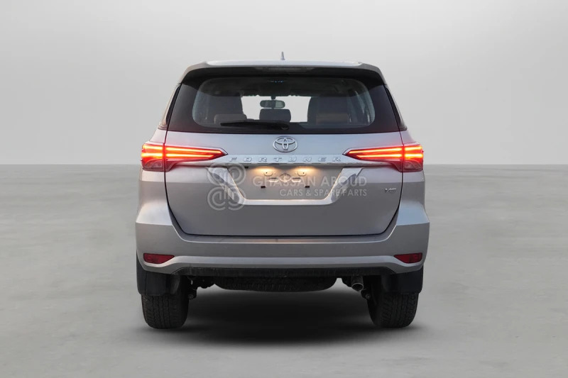 Toyota Fortuner  4x4 - Внедорожник: фото 5 Toyota Fortuner  4x4 - Внедорожник: фото 5
