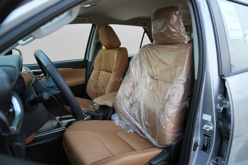 Внедорожник Toyota Fortuner 4x4: фото 6 Внедорожник Toyota Fortuner 4x4: фото 6