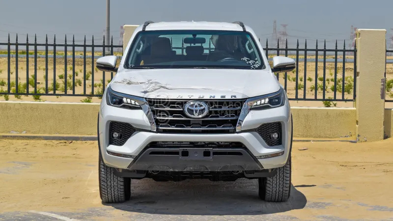 Toyota Fortuner  4x4 - Внедорожник: фото 2 Toyota Fortuner  4x4 - Внедорожник: фото 2