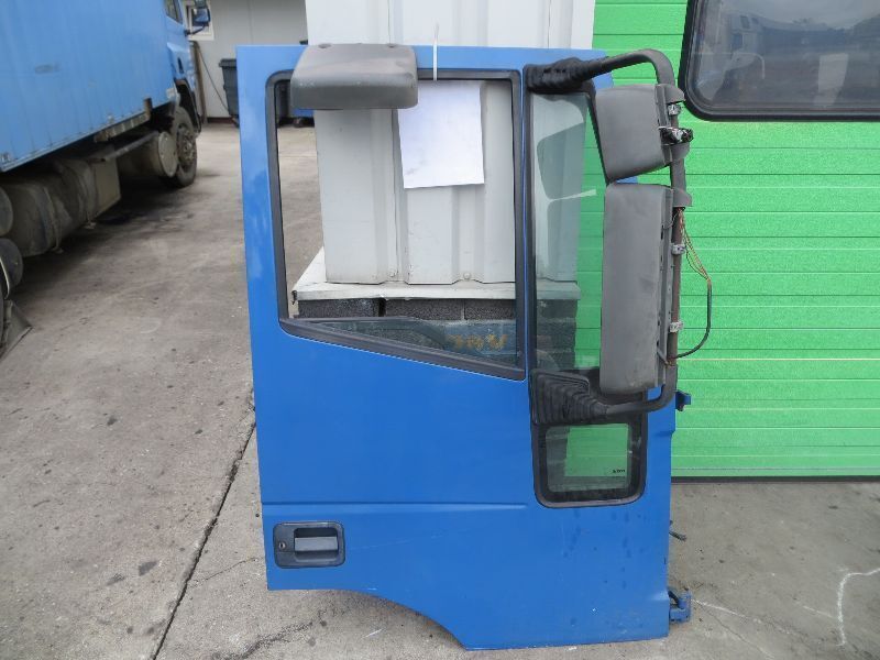 Iveco Right side door Iveco Eurotech - Кабина и интерьер для Грузовиков: фото 1 Iveco Right side door Iveco Eurotech - Кабина и интерьер для Грузовиков: фото 1