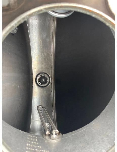 Грузовик-цистерна Renault Premium 380 13390L, 5 COMPARTMENTS, FULL AIR SUSPENSION: фото 15 Грузовик-цистерна Renault Premium 380 13390L, 5 COMPARTMENTS, FULL AIR SUSPENSION: фото 15