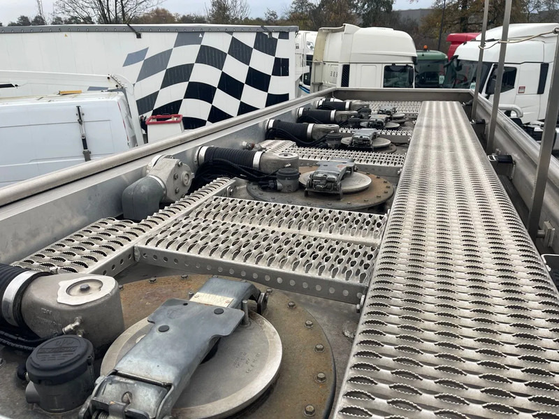 Грузовик-цистерна Renault Premium 380 13390L, 5 COMPARTMENTS, FULL AIR SUSPENSION: фото 6 Грузовик-цистерна Renault Premium 380 13390L, 5 COMPARTMENTS, FULL AIR SUSPENSION: фото 6