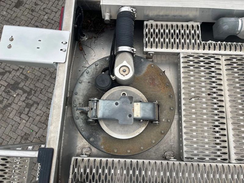 Грузовик-цистерна Renault Premium 380 13390L, 5 COMPARTMENTS, FULL AIR SUSPENSION: фото 17 Грузовик-цистерна Renault Premium 380 13390L, 5 COMPARTMENTS, FULL AIR SUSPENSION: фото 17