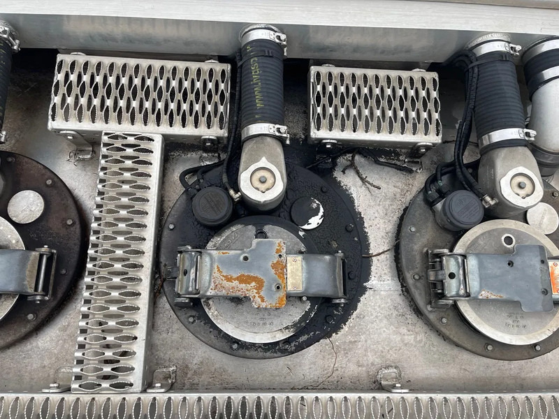 Грузовик-цистерна Renault Premium 380 13390L, 5 COMPARTMENTS, FULL AIR SUSPENSION: фото 20 Грузовик-цистерна Renault Premium 380 13390L, 5 COMPARTMENTS, FULL AIR SUSPENSION: фото 20