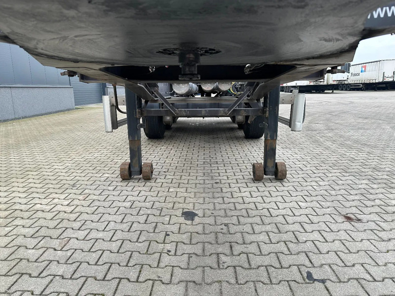 Полуприцеп-контейнеровоз/ Сменный кузов Burg 20FT ADR (EX/II, EX/III, FL, AT) Chassis, Empty weight : 3.690kg, SAF INTRADISC, 2x Liftaxle, NL-chassis: фото 6 Полуприцеп-контейнеровоз/ Сменный кузов Burg 20FT ADR (EX/II, EX/III, FL, AT) Chassis, Empty weight : 3.690kg, SAF INTRADISC, 2x Liftaxle, NL-chassis: фото 6